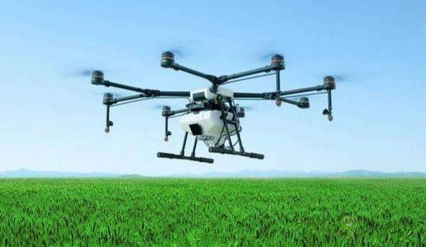 農(nóng)業(yè)無人機(jī)幫助農(nóng)民實(shí)現(xiàn)“萬畝農(nóng)田百戶管”的農(nóng)業(yè)夢